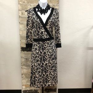 Diane von Furstenberg Black and White Wrap Around Silk Dress. Size 6